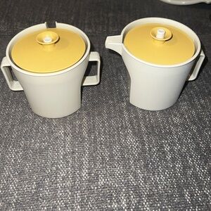 Vtg Tupperware Cream & Sugar Set With Push N Seal Tops Almond W/Gold